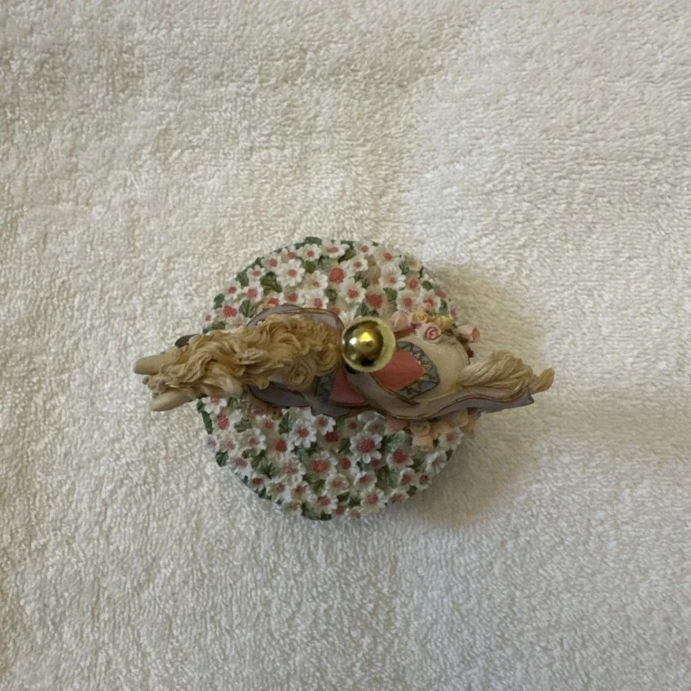 Ceramic Carousel Horse Daisy Flower‎ Base Candle Topper 5 X 3.25